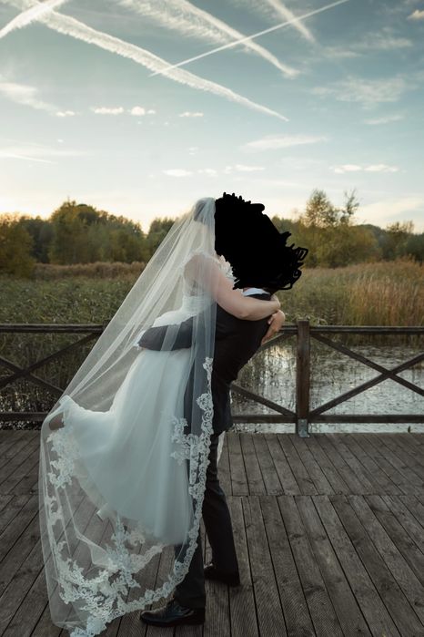 Sprzedam długi welon katedralny