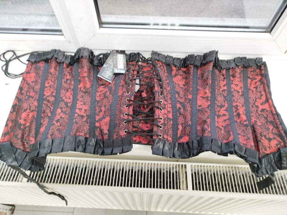 Корсет червоний з мотузкою