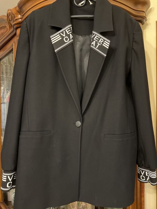 Жіночий чорний піджак на підкладці