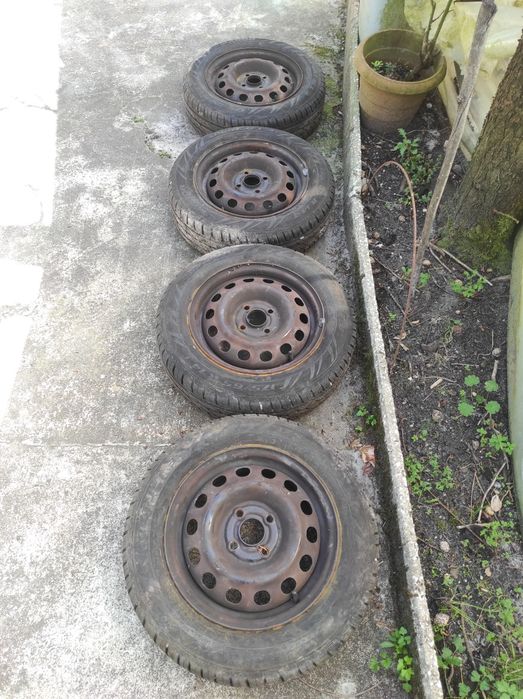 jantes 14 ferro 4x100 C/ Pneus novos 175/65 Honda Nissan Citroen
