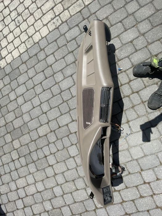 Bmw E34 deska rozdzielcza konsola