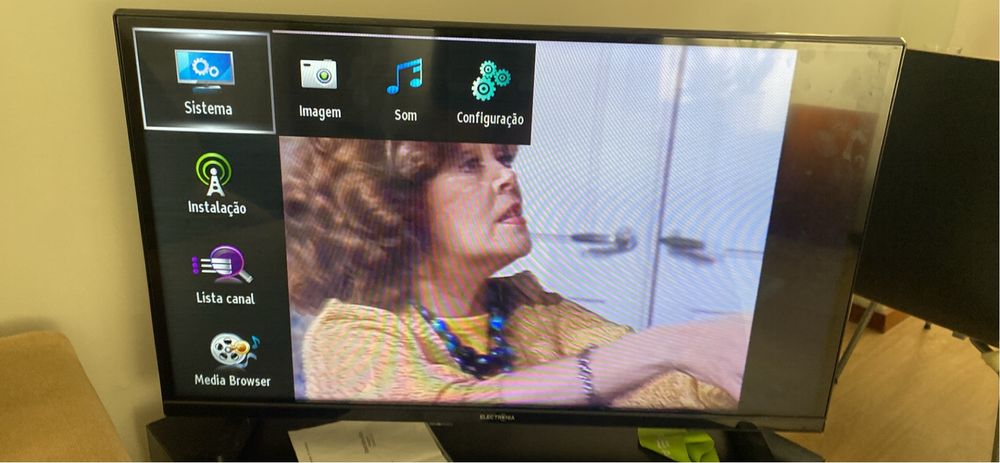 Televisão 32” Com comando 80€