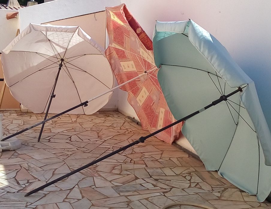 3 Guarda-sóis Médios