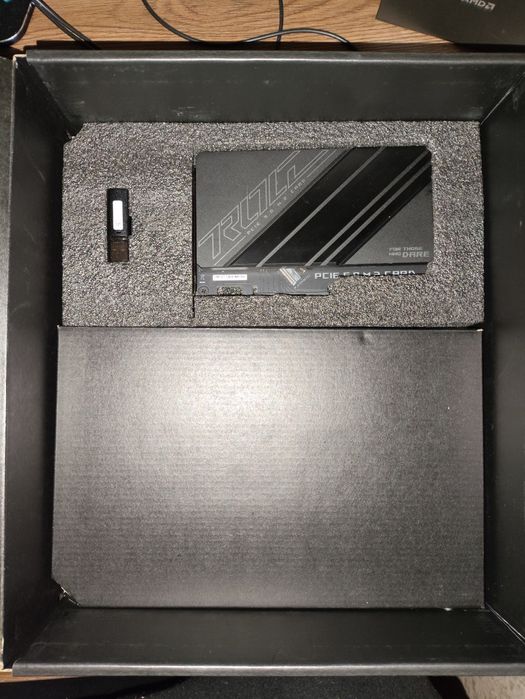 Материнська плата Asus X670e Hero AM5