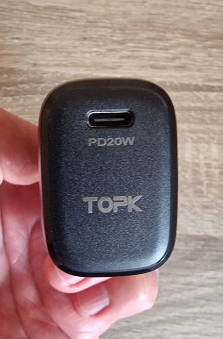 Зарядний пристрій