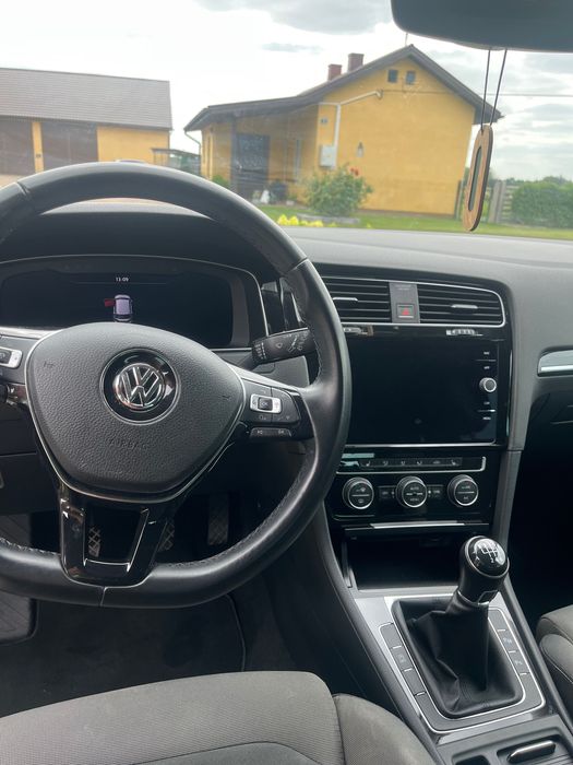 Volkswagen Golf VII