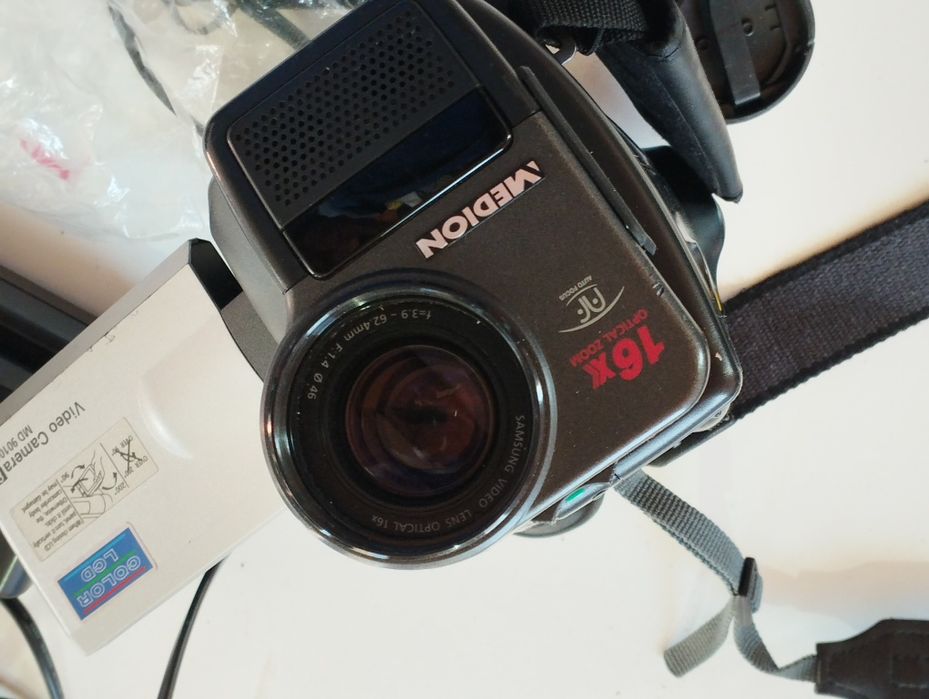 Відео камера Medion