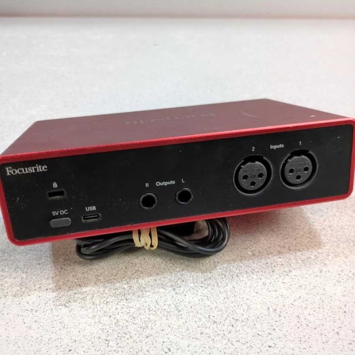 Focusrite Scarlett 2i2 4 gen. USB-C + kabel, działa jak nowy