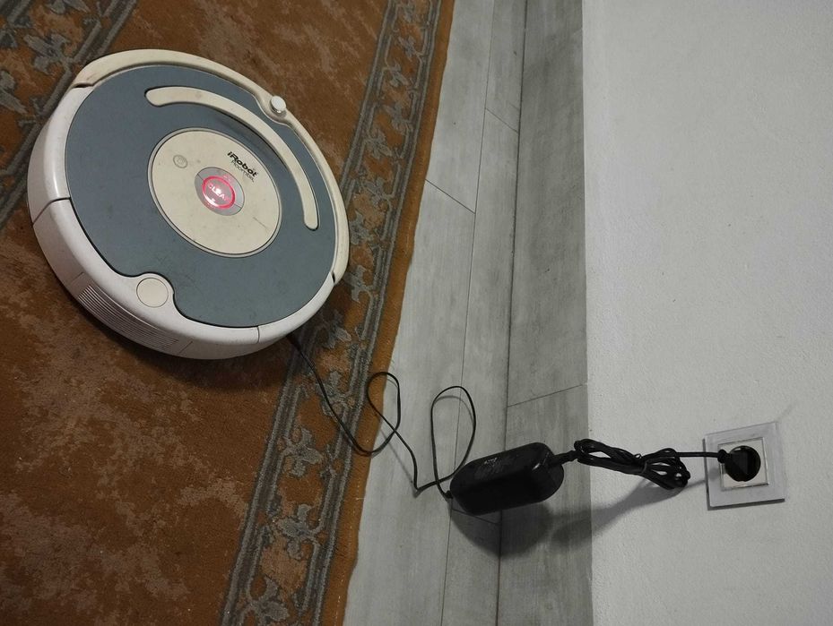 Aspirador iRobot Roomba Serie 500  com possível avaria