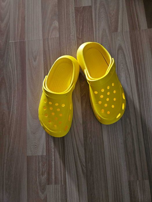 Тапки, шльопанці, крокси, crocs