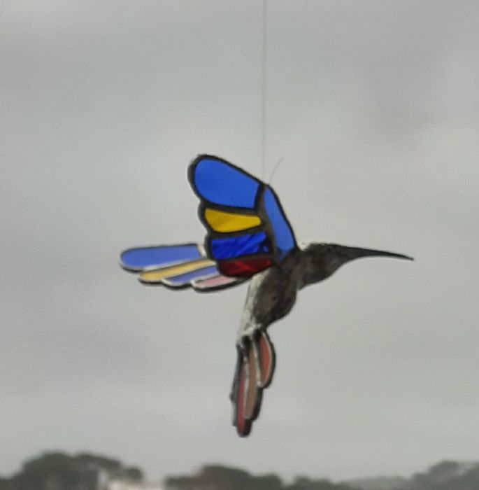 Colibri de vitral e estanho