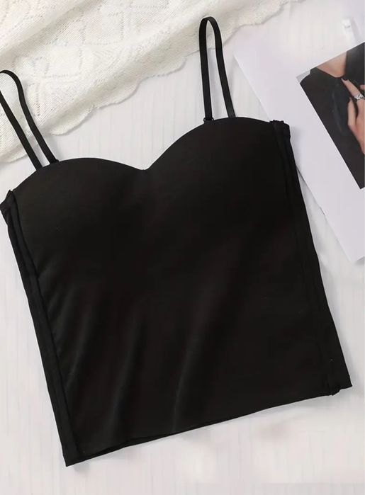 Чорна майка з чашками