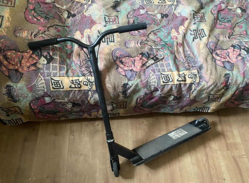 Самокат трюковой отдам дешево!!