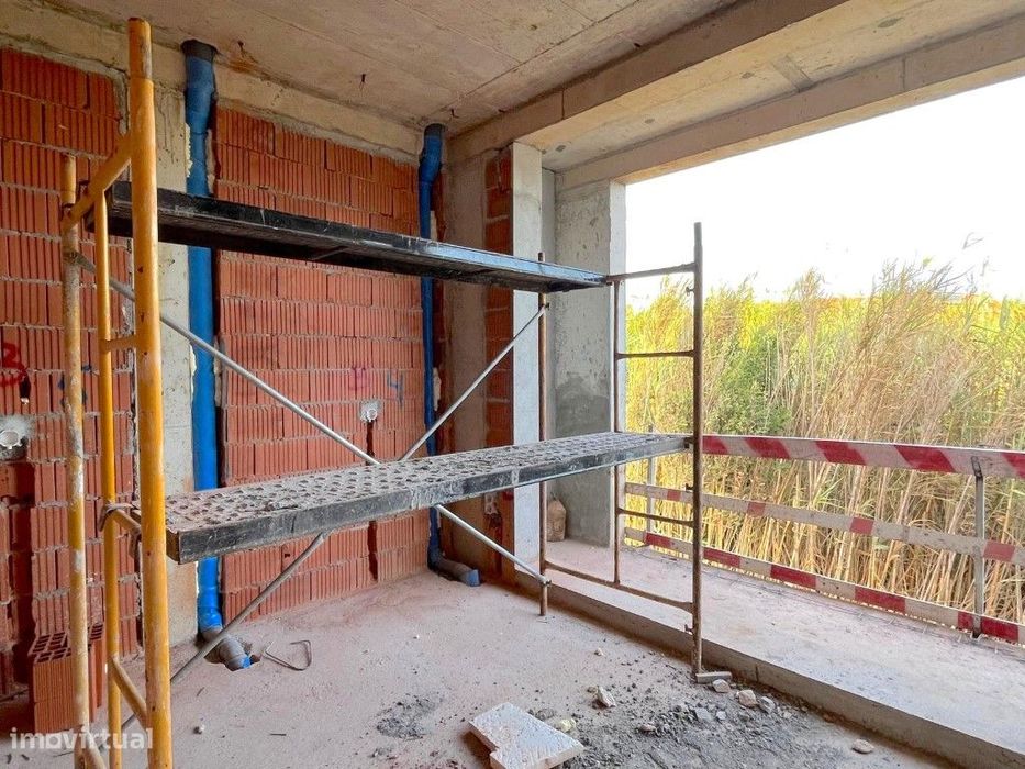 Moradia contemporânea T4 com piscina e vista mar, a 4 minutos da pr...