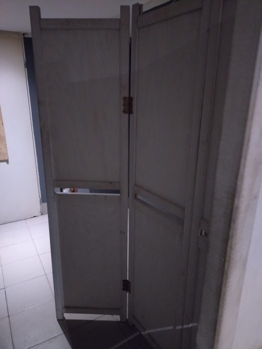 Ciężki drewniany parawan