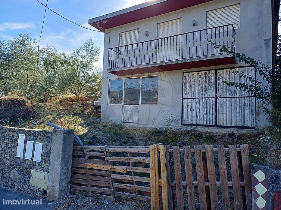 Moradia T4 para venda