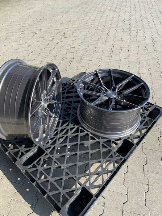 Felgi Riviera RF107 20" 8,5J ET35 + 10J ET35 5x120 Carbon Graphite