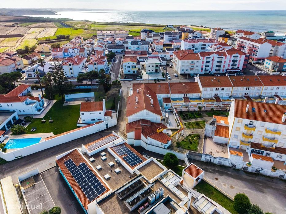 Café, Bar, Restaurante com 2 Salas e esplanada, a 50m da Praia!