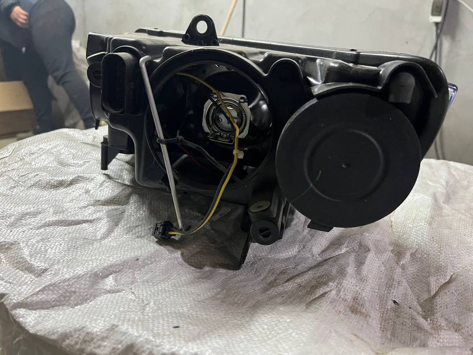 Фара правая Skoda Superb 2