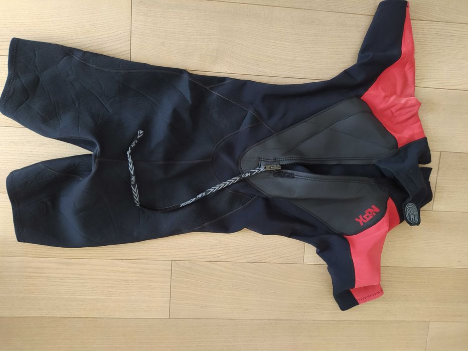 Продам гидрокостюмы