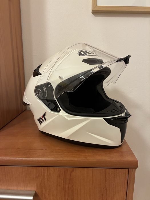 Capacete de moto com intercomunicador Bluetooth e viseira escura