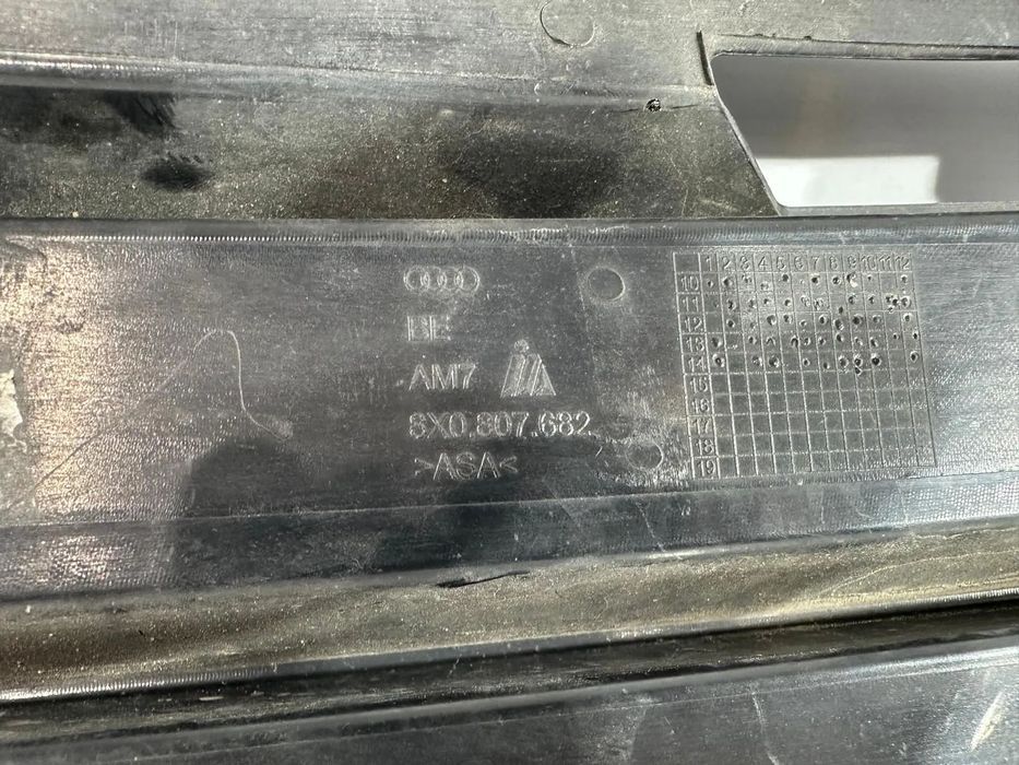 Grelha Farol Nevoeiro Direita - Audi A1 8X (2014)
