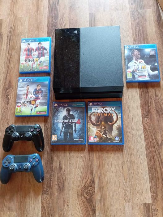 Playstation 4 (PS4) - 2 pady + gry