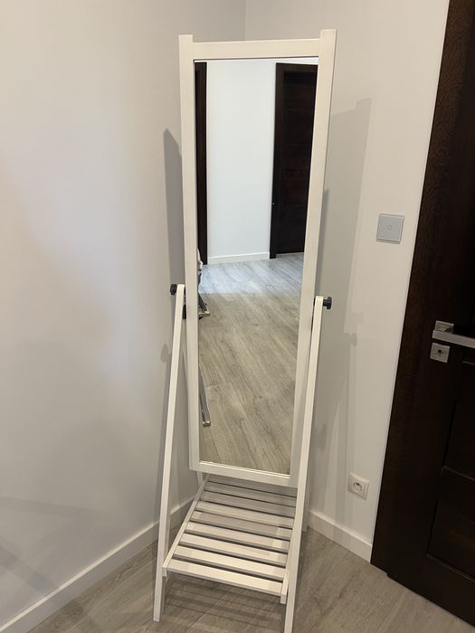 Lustro stojące IKEA ISFJORDEN – białe, klasyczne, stylowe