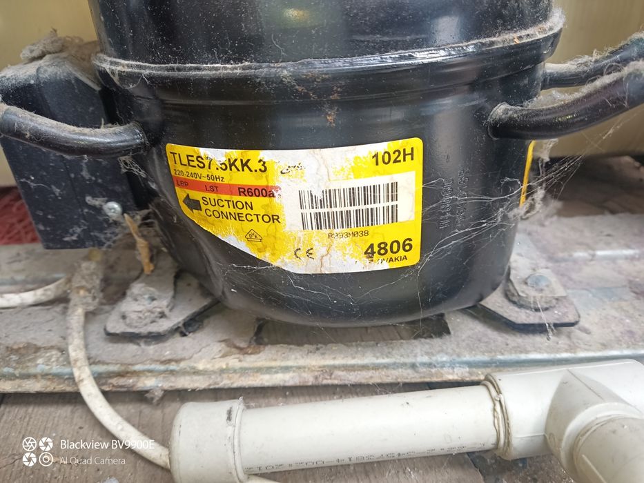 Холодильник indesit.