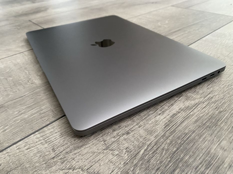 MacBook Pro retina 13 touchbar 2019 2.8 core i7/16/256 гарна батарея