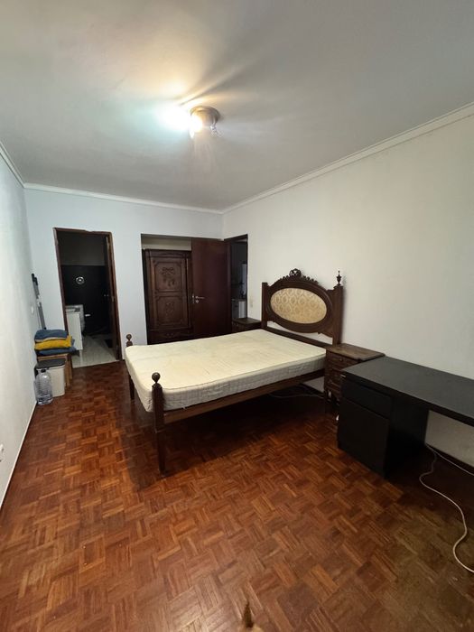 Quarto p/ arrendamento - Casal