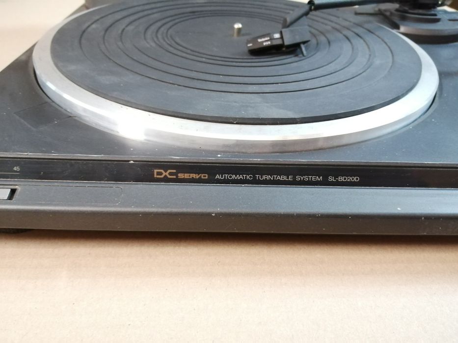 Gramofon TECHNICS model SL-BD20D