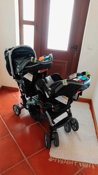 Carrinho de bebé (duplo), com baby coques isofix incluidas..