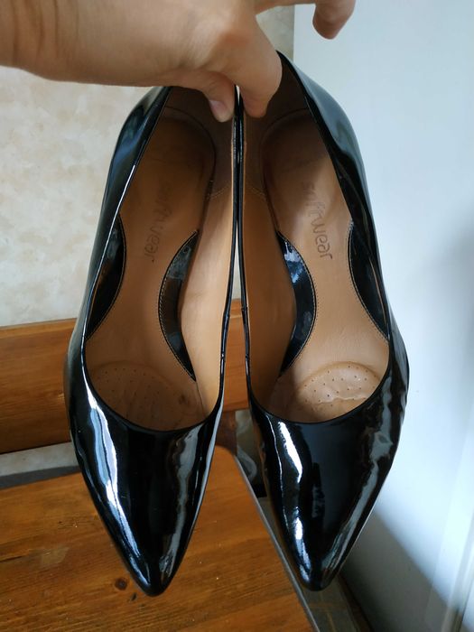 Весільні лакові туфлі човники на підборах CLARKS 39 розмір 25 см