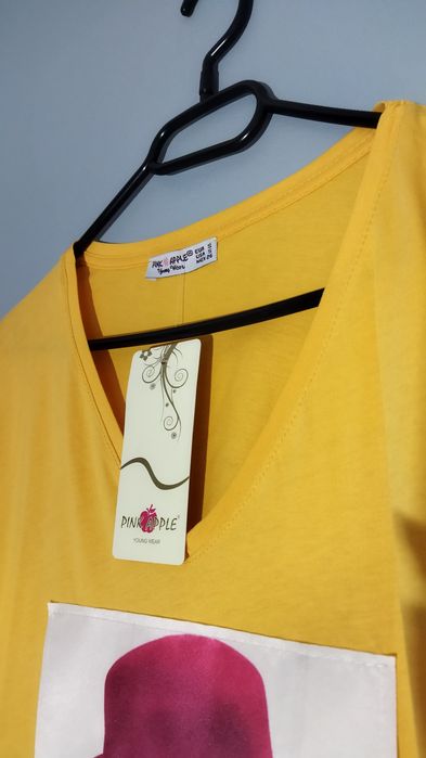 Koszulka, t-shirt damska z dekoltem i nadrukiem NOWA