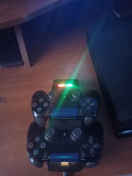 Продам Ps 4 pro б/у