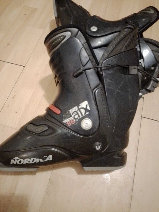 Kije narciarskie narty buty