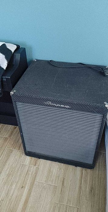 Ampeg PF-410HLF / 800W / Kolumna paka basowa