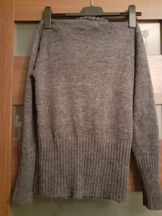 Ciepły sweter z golfem szary EMC