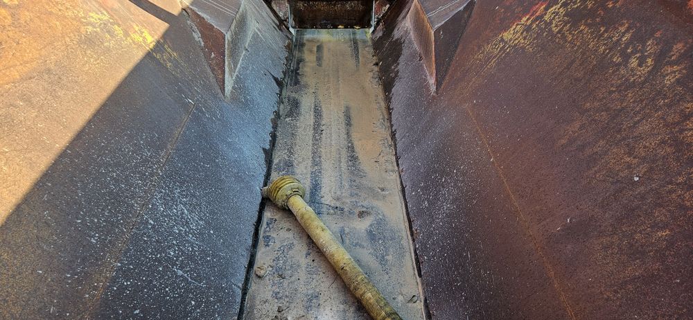 Rozsiewacz wapna bredal 10 ton.