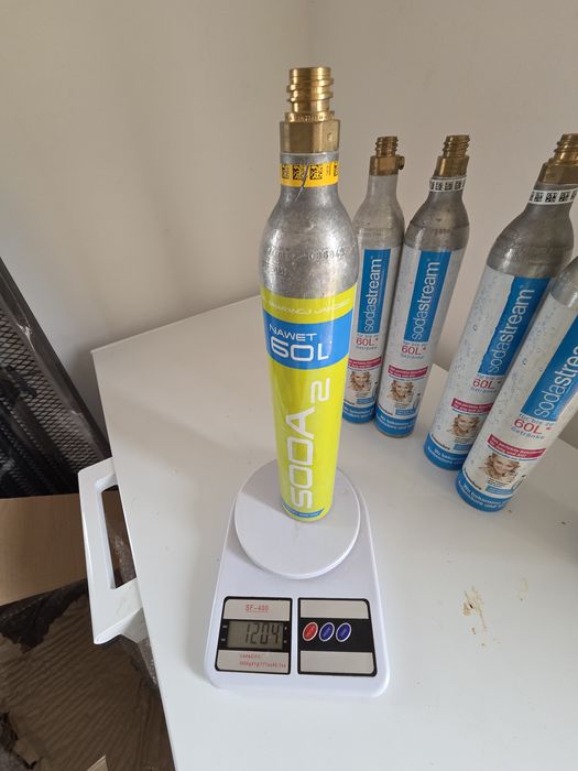 Butle do SodaStream pełne i puste.