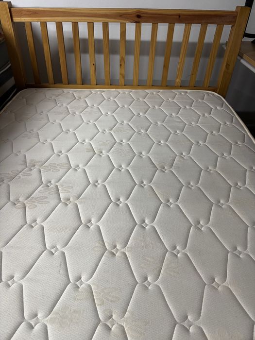 Cama de casal excelente
