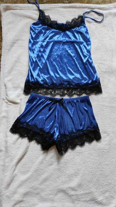 Новая атласная пижама цвета электрик ! Шорты и маечка ! Размер М