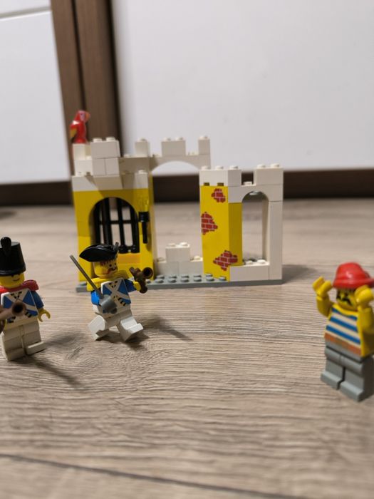 Zestaw LEGO 6259 Areszt Gubernatora Broadside'a