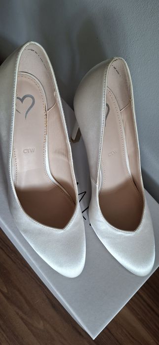 Buty ślubne na obcasie