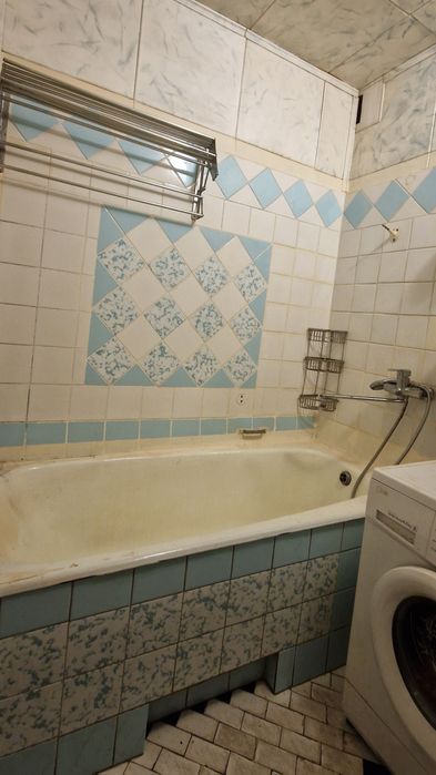 Продам 2к  квартиру від власника в Дніпровському районі, проспект Воскресенський, 50.