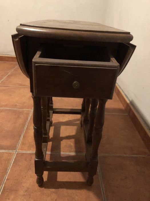 Mesinha de madeira antiga