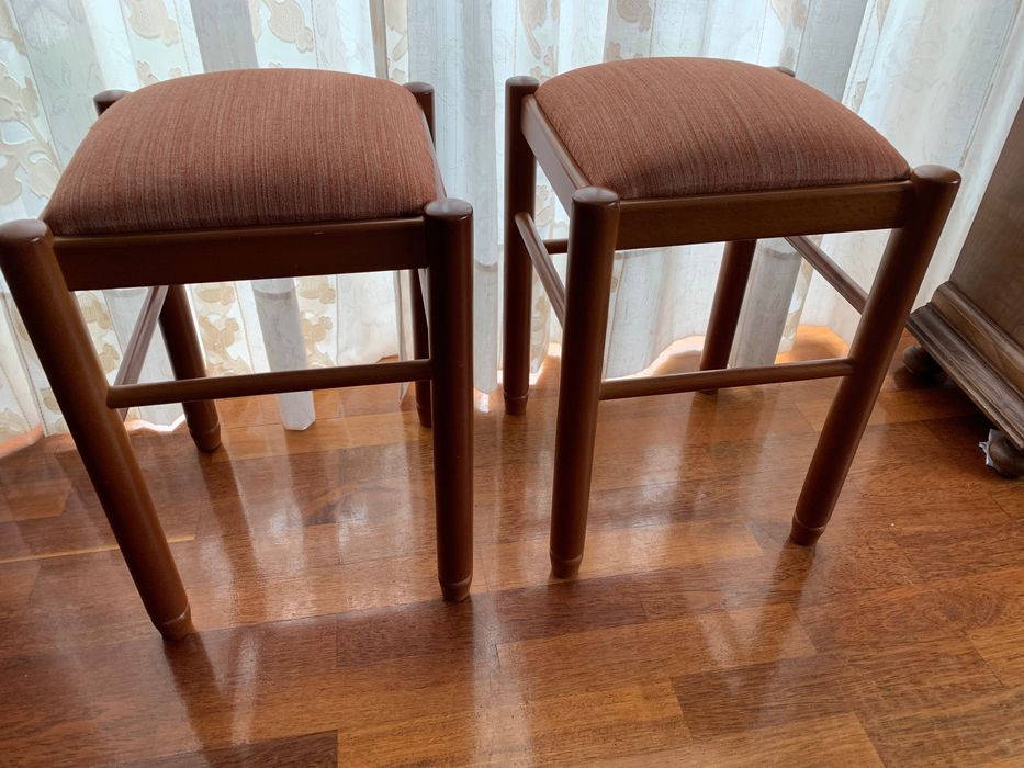 2 Bancos Madeira e Tecido