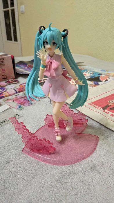 Колекційна аніме-фігурка Sega  Сакура Мику Хацуне, 21 см рідка