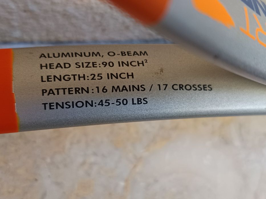 Várias raquetes de tênis vários preços